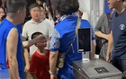 央媒怒批申花球迷：竟然朝孩子发泄戾气！摧毁中国足球未来的土壤